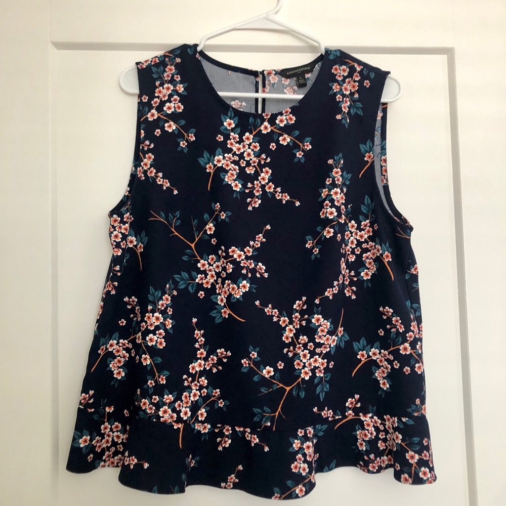 Banana Republic Top.💙